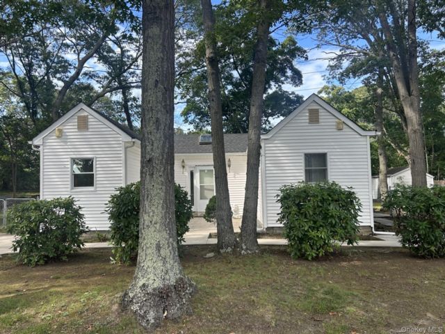  3 BR,  1.00 BTH &nbsp;Ranch style home in Rocky Point