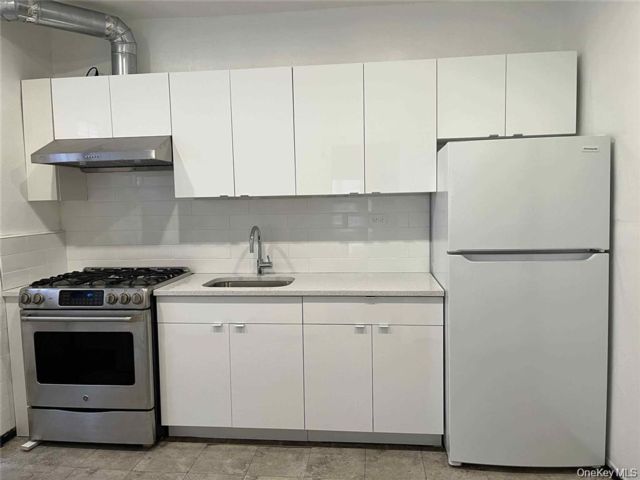  3 BR,  1.00 BTH &nbsp;Contemporary style home in Jackson Heights