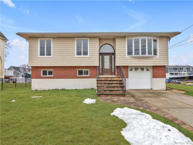  3 BR,  1.00 BTH &nbsp;Raised ranch style home in Seaford