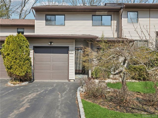  3 BR,  3.00 BTH &nbsp;Condo style home in Melville