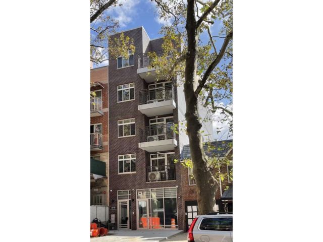 Studio,  0.00 BTH &nbsp;Commercial style home in Flushing