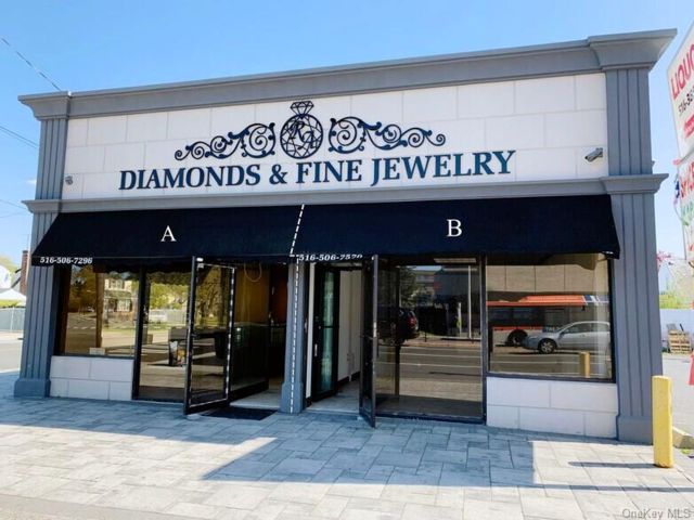 Studio,  0.00 BTH &nbsp;House style home in Westbury