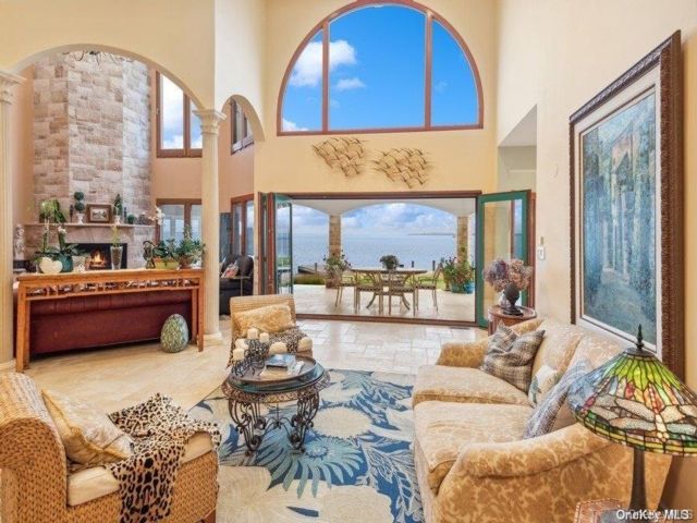  3 BR,  5.00 BTH &nbsp;Mediterranean style home in Remsenburg