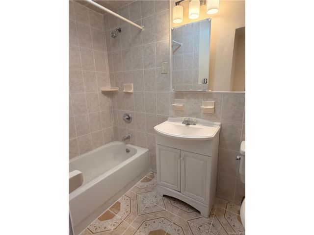  6 BR,  2.00 BTH &nbsp;Other style home in Mount Vernon