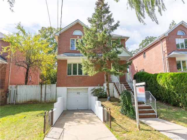  4 BR,  3.00 BTH &nbsp;Colonial style home in Hollis