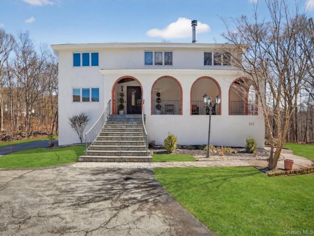  4 BR,  4.00 BTH &nbsp;Mediterranean style home in Cortlandt Manor