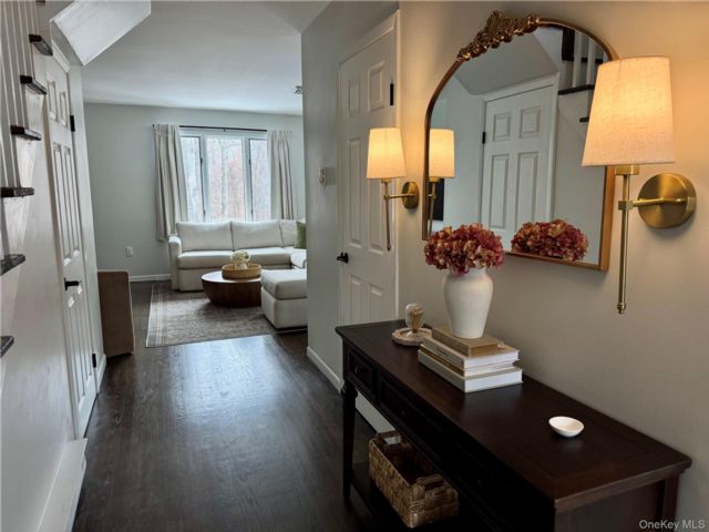  2 BR,  3.00 BTH &nbsp;House style home in Somers