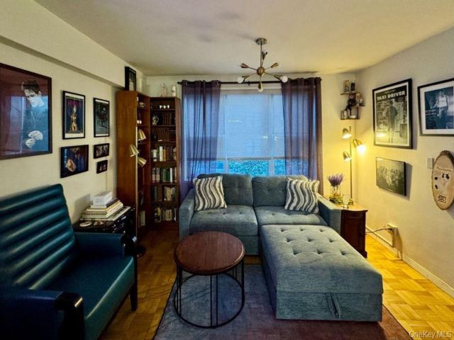 [Kingsbridge Real Estate, listing number 7261393]
