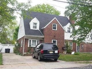  5 BR,  4.00 BTH &nbsp;Colonial style home in Roosevelt