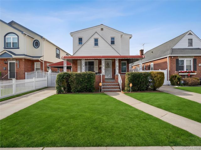  7 BR,  4.00 BTH &nbsp;Exp cape style home in Cambria Heights