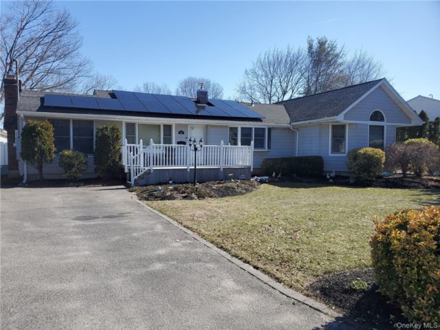  3 BR,  2.00 BTH &nbsp;Exp ranch style home in South Setauket