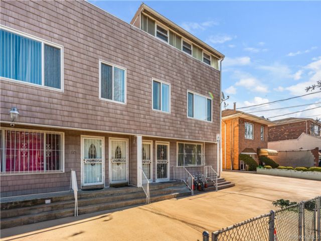  7 BR,  3.00 BTH &nbsp;House style home in Canarsie