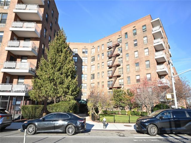 [Forest Hills Real Estate, listing number 7261510]