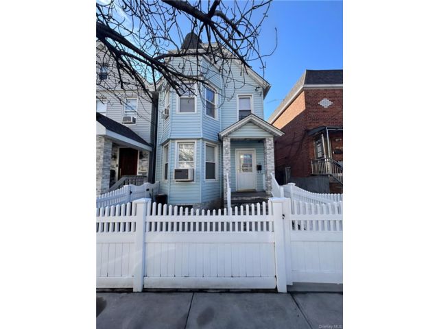  4 BR,  2.00 BTH &nbsp;House style home in Richmond Hill