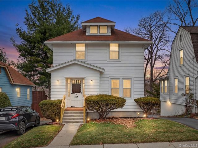  3 BR,  1.00 BTH &nbsp;Foursquare style home in Middletown