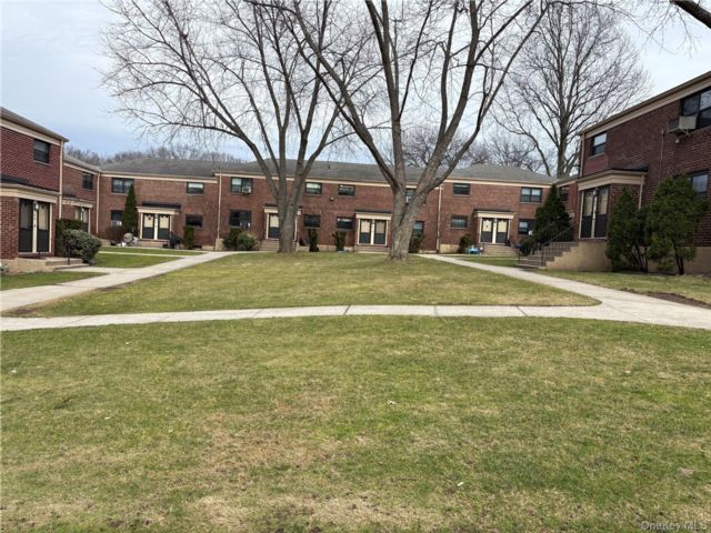  2 BR,  1.00 BTH &nbsp;Garden style home in Bayside