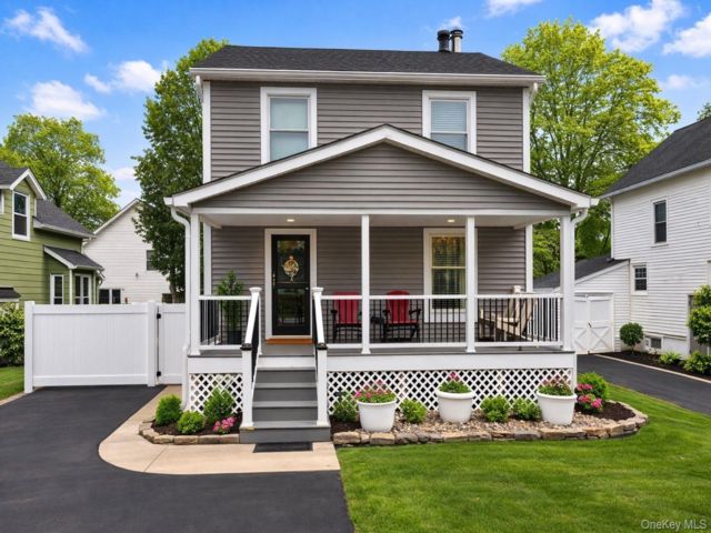  3 BR,  3.00 BTH &nbsp;Colonial style home in Pine Bush