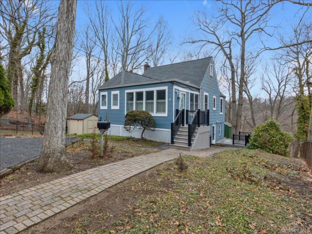  1 BR,  1.00 BTH &nbsp;Traditional style home in Northport