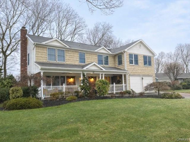  5 BR,  4.00 BTH &nbsp;Colonial style home in Coram