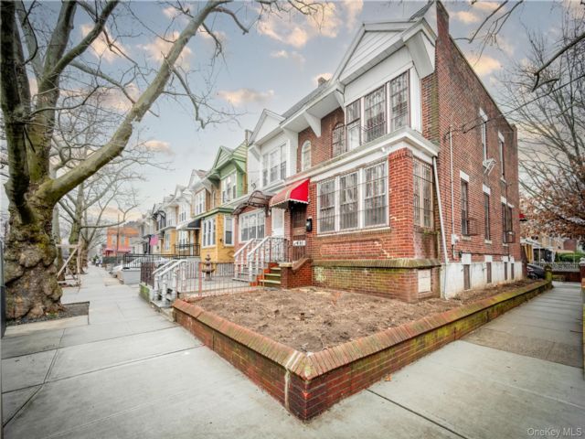 [Woodhaven Real Estate, listing number 7261585]