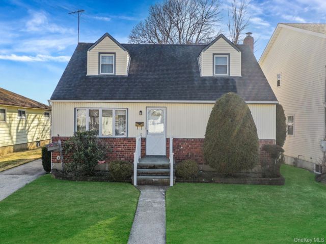 [Merrick Real Estate, listing number 7261644]