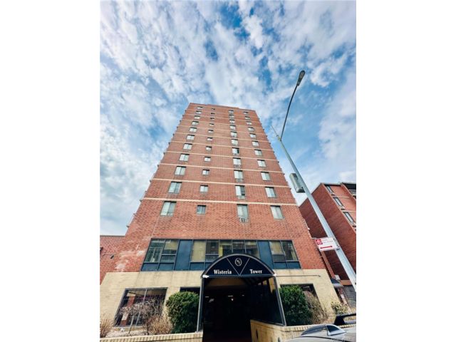 2 BR,  2.00 BTH &nbsp;Condo style home in Flushing