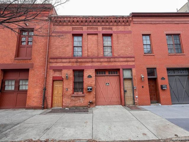  2 BR,  2.00 BTH &nbsp;Carriage house style home in Clinton Hill