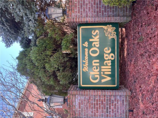  1 BR,  1.00 BTH &nbsp;Garden style home in Glen Oaks