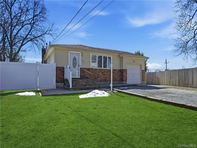 [East Northport Real Estate, listing number 7261700]