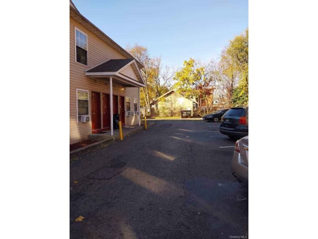  3 BR,  2.00 BTH &nbsp;House style home in Hempstead