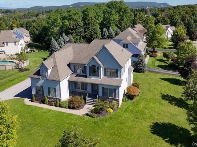  4 BR,  3.00 BTH &nbsp;Colonial style home in Monroe