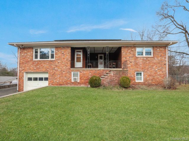  4 BR,  2.00 BTH &nbsp;Ranch style home in Nyack