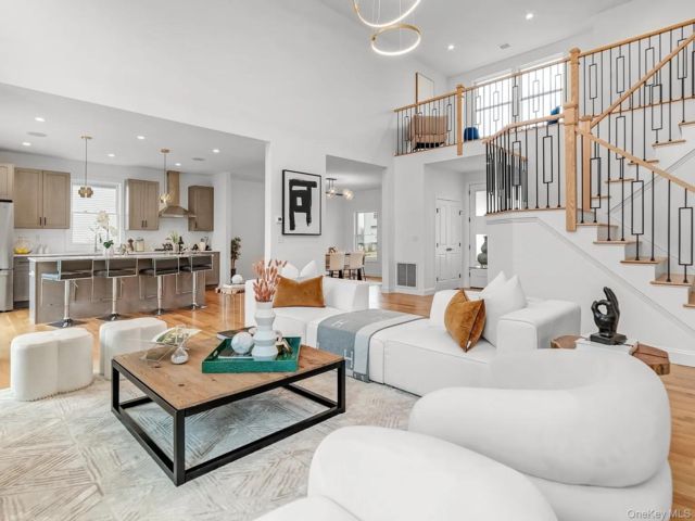  4 BR,  3.00 BTH &nbsp;Contemporary style home in Rock Tavern