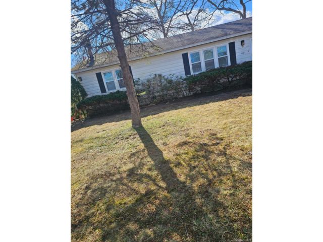 3 BR,  2.00 BTH &nbsp;Ranch style home in Patchogue