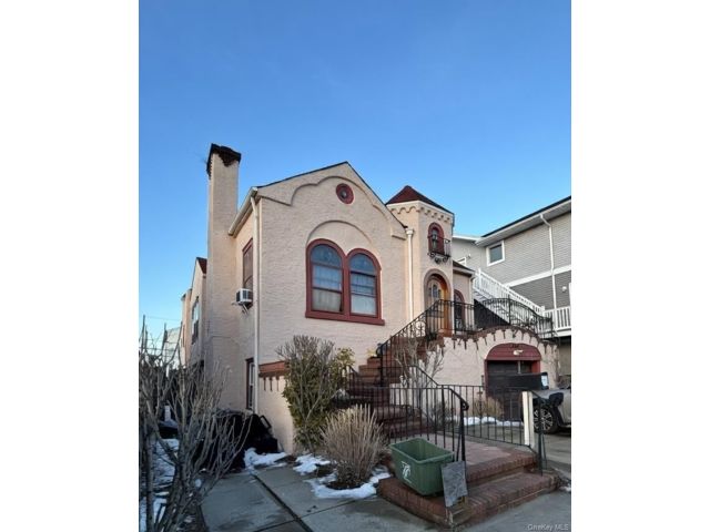  3 BR,  2.00 BTH &nbsp;Other style home in Long Beach