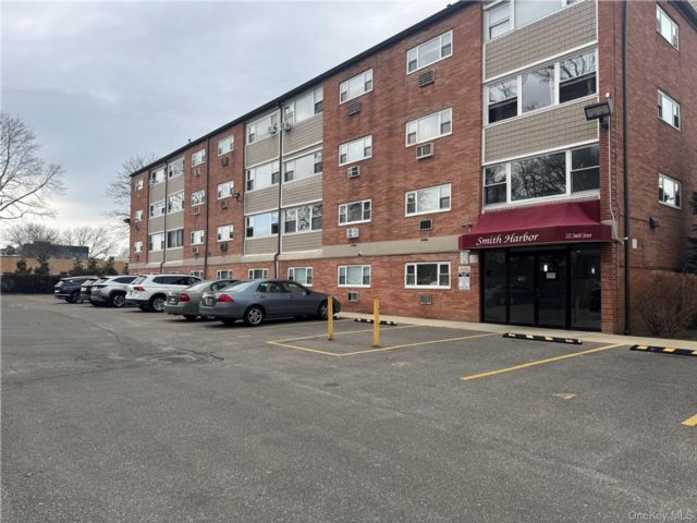  1 BR,  1.00 BTH &nbsp;Contemporary style home in Freeport