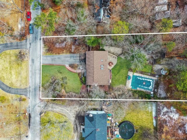  3 BR,  3.00 BTH &nbsp;Exp ranch style home in Selden