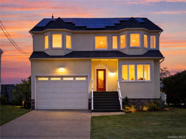  4 BR,  3.00 BTH &nbsp;Colonial style home in Baldwin