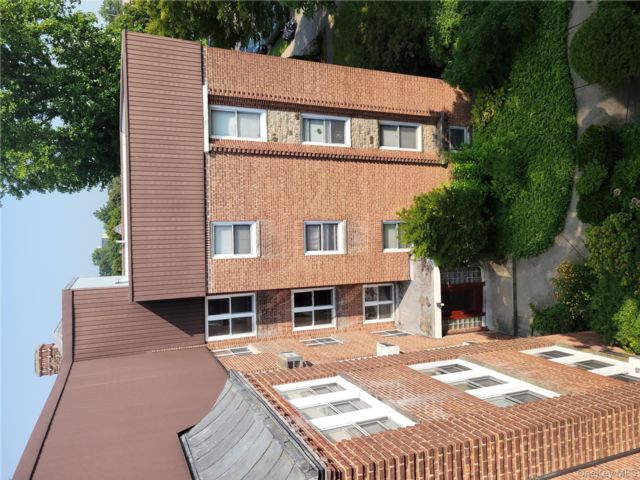 Studio,  0.00 BTH &nbsp;Mid rise style home in Bayside