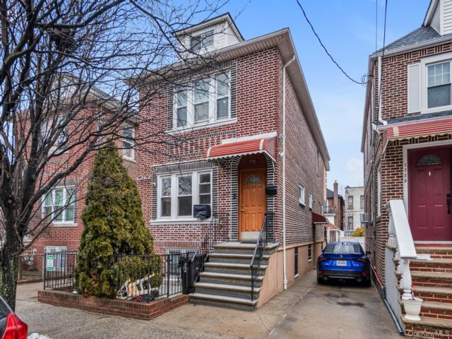  4 BR,  2.00 BTH &nbsp;House style home in Parkchester