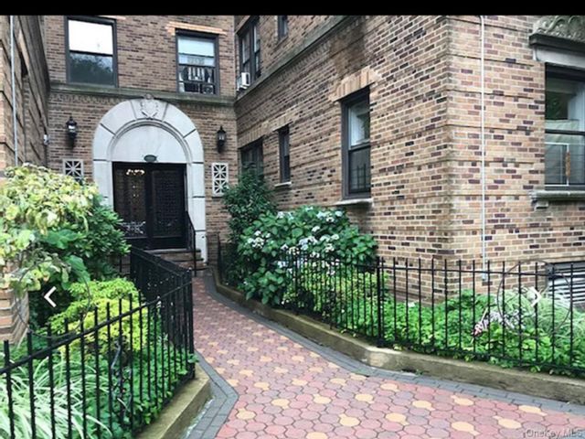  1 BR,  1.00 BTH &nbsp;Other style home in Jackson Heights