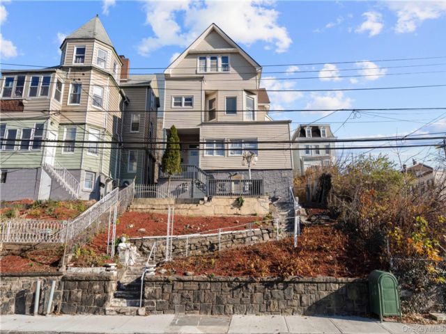 6 BR,  2.00 BTH &nbsp;House style home in Yonkers