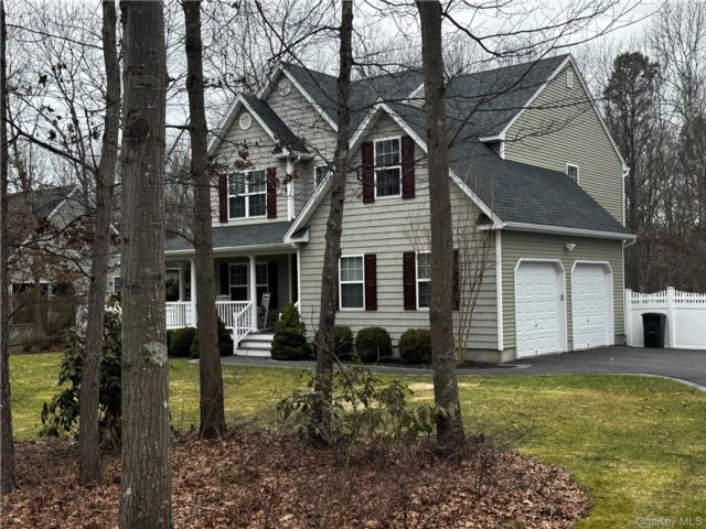  3 BR,  3.00 BTH &nbsp;Victorian style home in Center Moriches