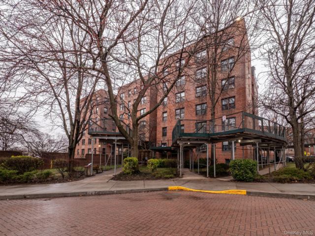  1 BR,  1.00 BTH &nbsp;Other style home in Kew Garden Hills
