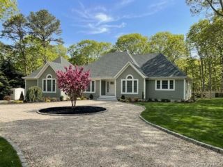  3 BR,  3.00 BTH &nbsp;Post modern style home in Westhampton
