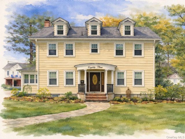  4 BR,  4.00 BTH &nbsp;Colonial style home in Floral Park