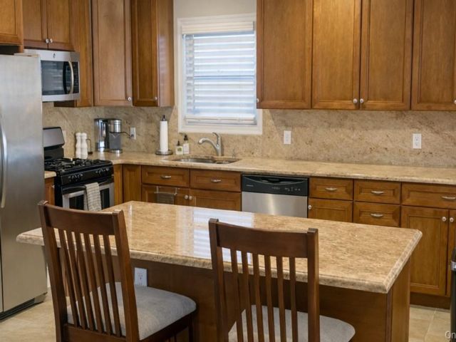  2 BR,  1.00 BTH &nbsp;Contemporary style home in Long Beach