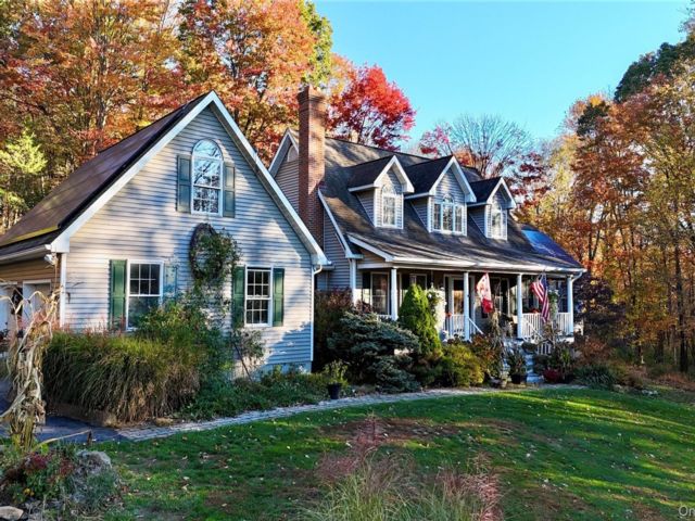  3 BR,  3.00 BTH &nbsp;Cape cod style home in Port Jervis