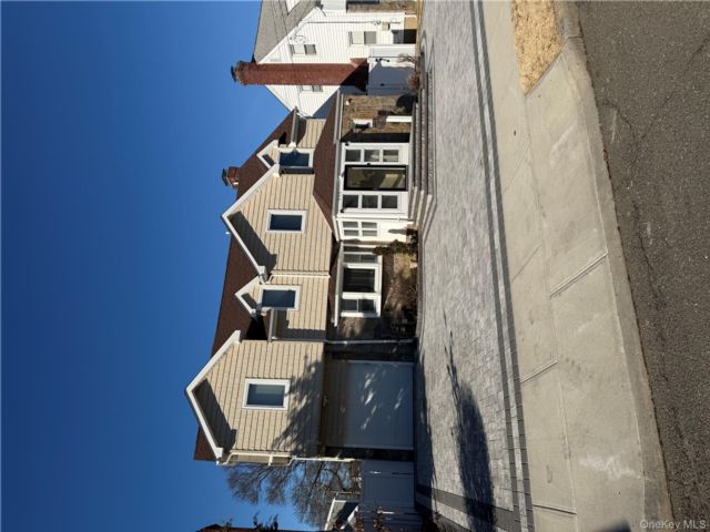  4 BR,  4.00 BTH &nbsp;Colonial style home in Baldwin