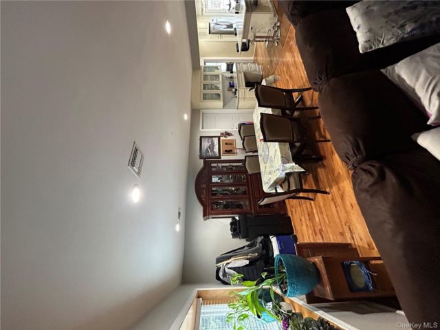 [PHOTO]
